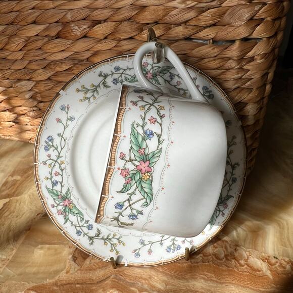 Floral Tea Cup & Saucer Wellesley - Picture 1 of 5